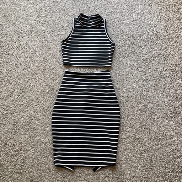 Dresses & Skirts - ✨Top and Skirt Set✨